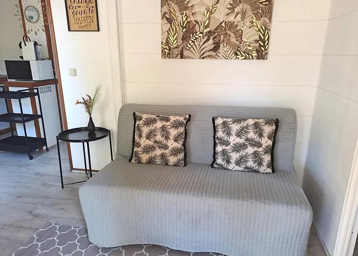 Lot 23 - 4-6 Places شاليه *